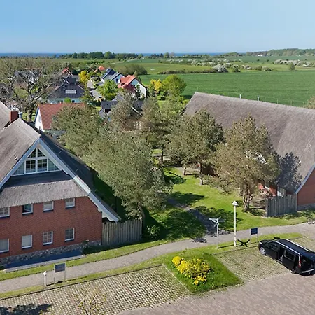 Am Gutspark Drankse Weissdorn Dranske